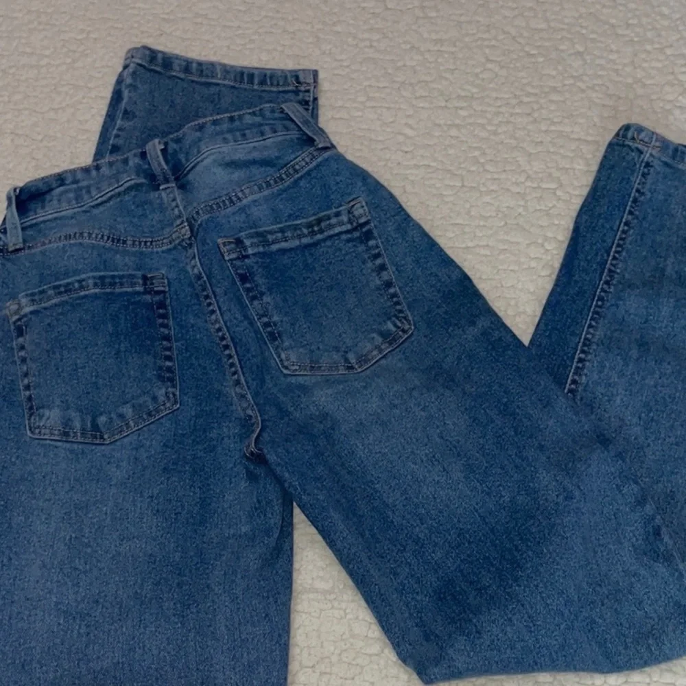 Stylish Blue Distressed Women's Jeans - Picture 7 of 7
